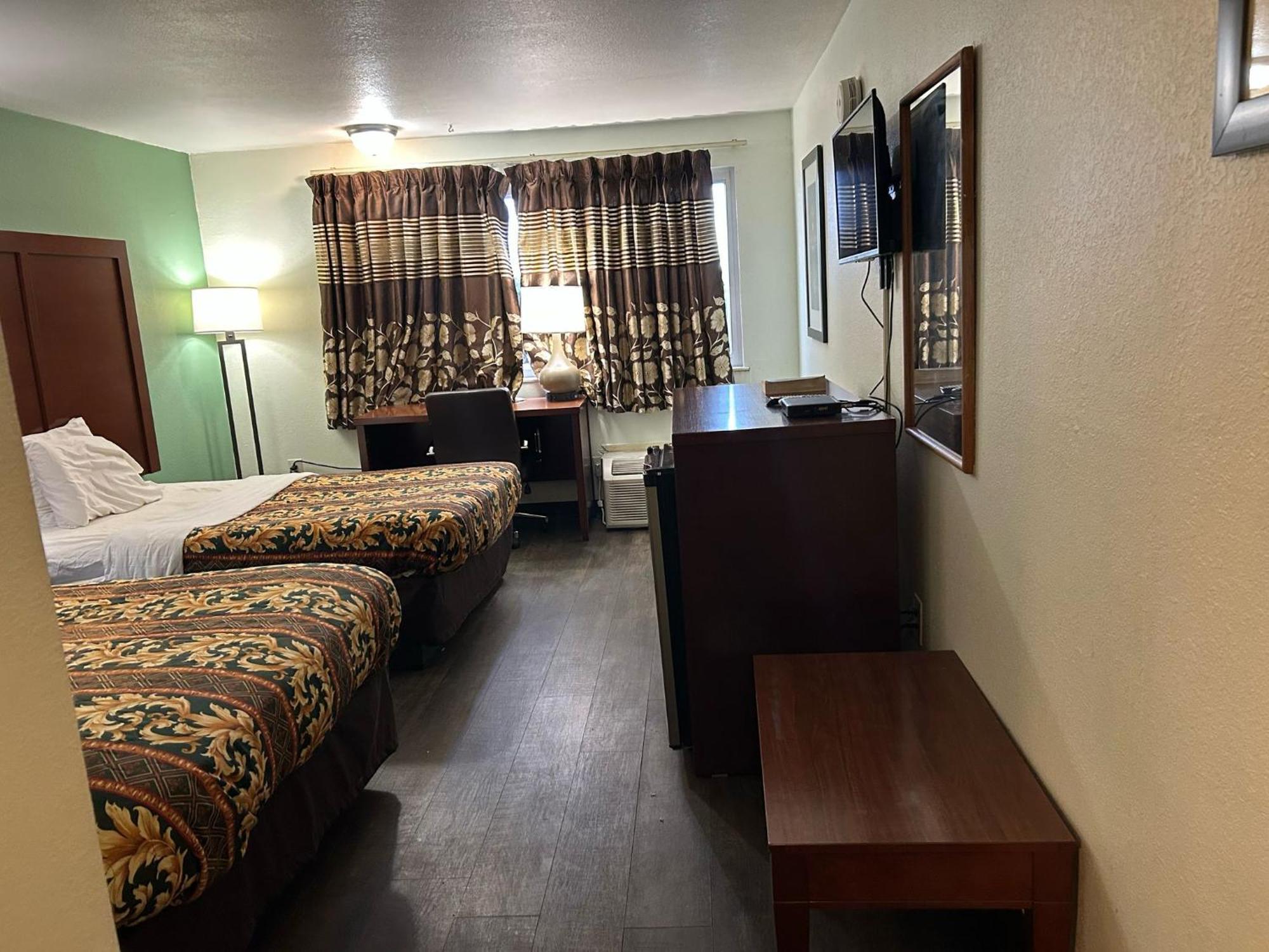 Hillcrest Motel By Oyo Aurora Near Lawrenceburg Bagian luar foto