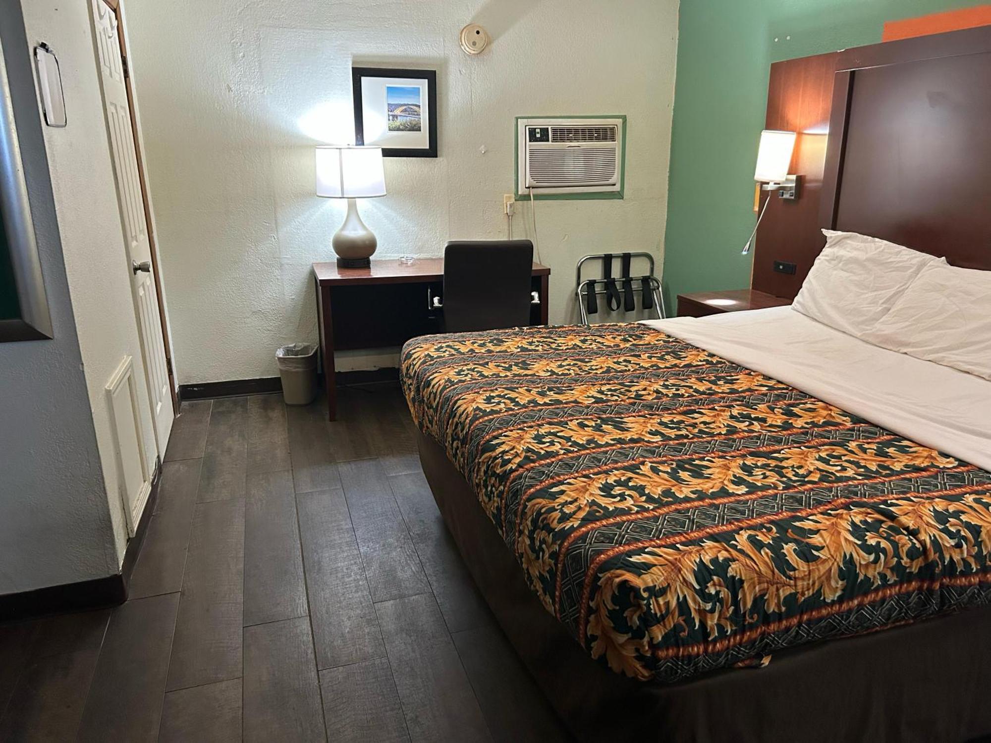 Hillcrest Motel By Oyo Aurora Near Lawrenceburg Bagian luar foto