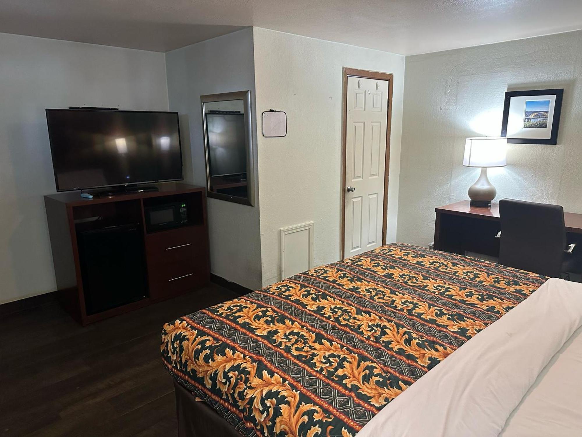 Hillcrest Motel By Oyo Aurora Near Lawrenceburg Bagian luar foto