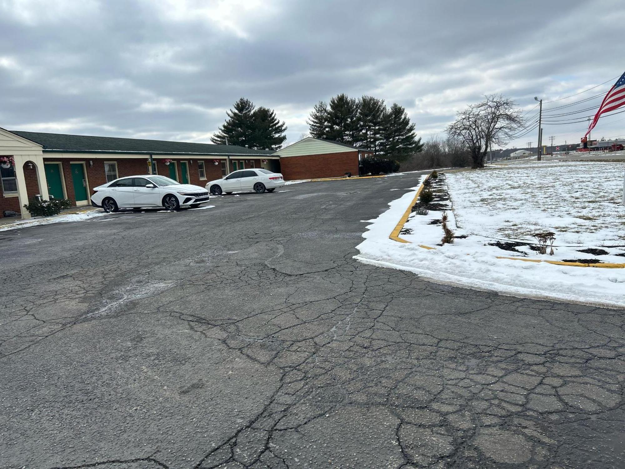 Hillcrest Motel By Oyo Aurora Near Lawrenceburg Bagian luar foto