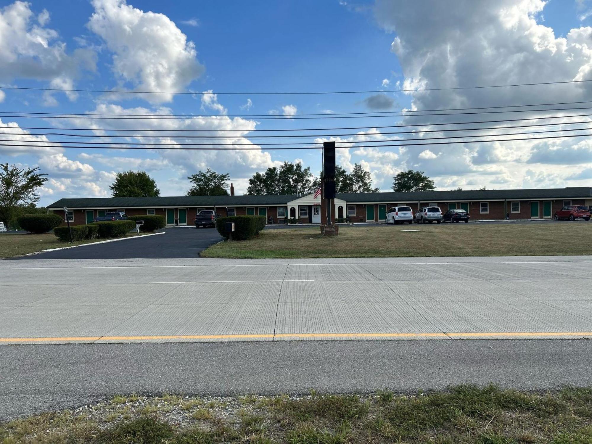 Hillcrest Motel By Oyo Aurora Near Lawrenceburg Bagian luar foto
